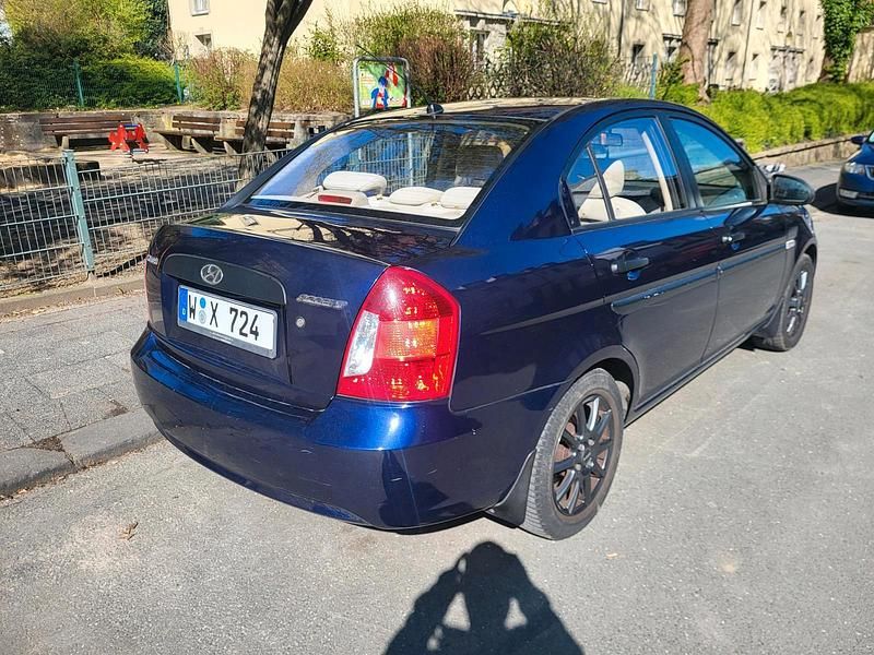 Gebraucht Hyundai Accent 110 PS (80 kW) 2009 Blau Limousine
