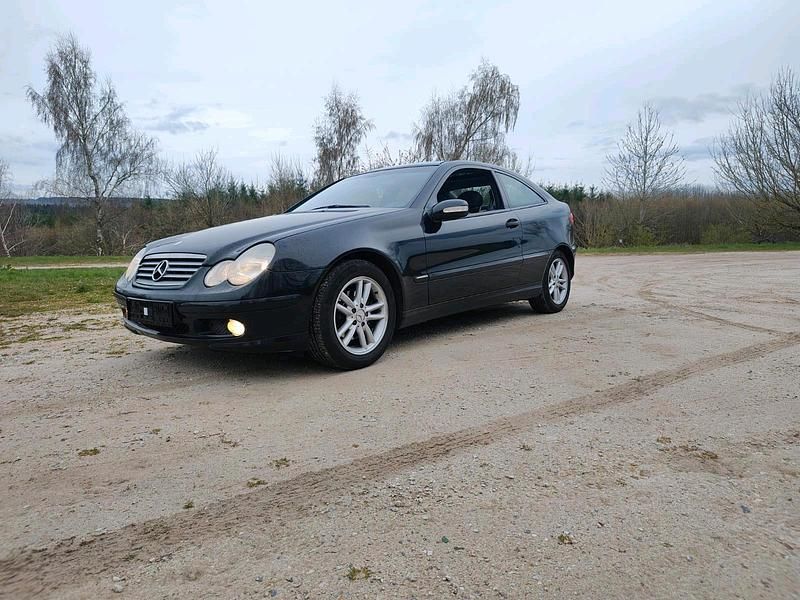 Gebraucht Mercedes C180 143 PS (105 kW) 2003 Schwarz Coupé