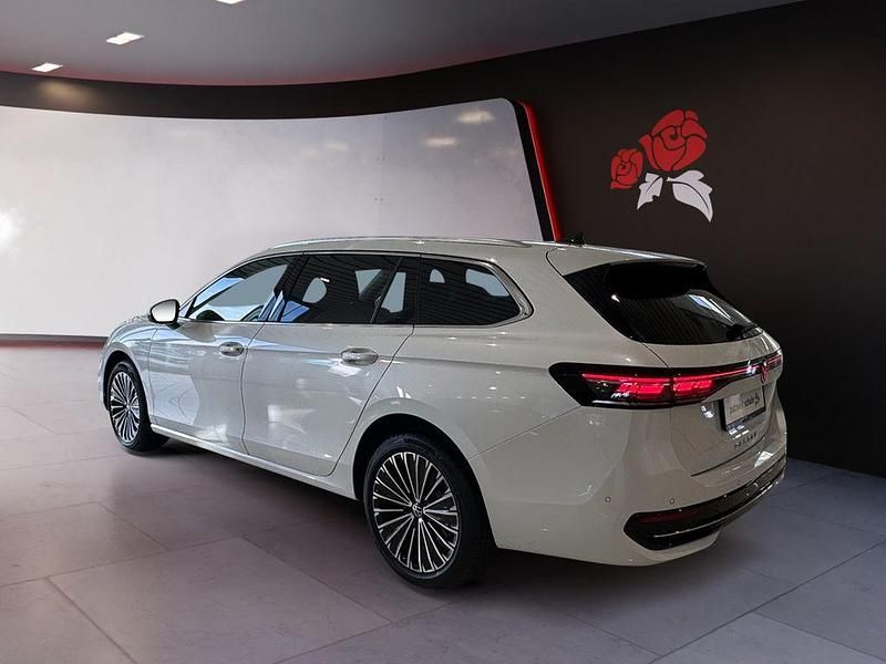 Neu VW Passat Elegance 150 PS (110 kW) 2026 Oryxweiß perlmutteffekt Kombi