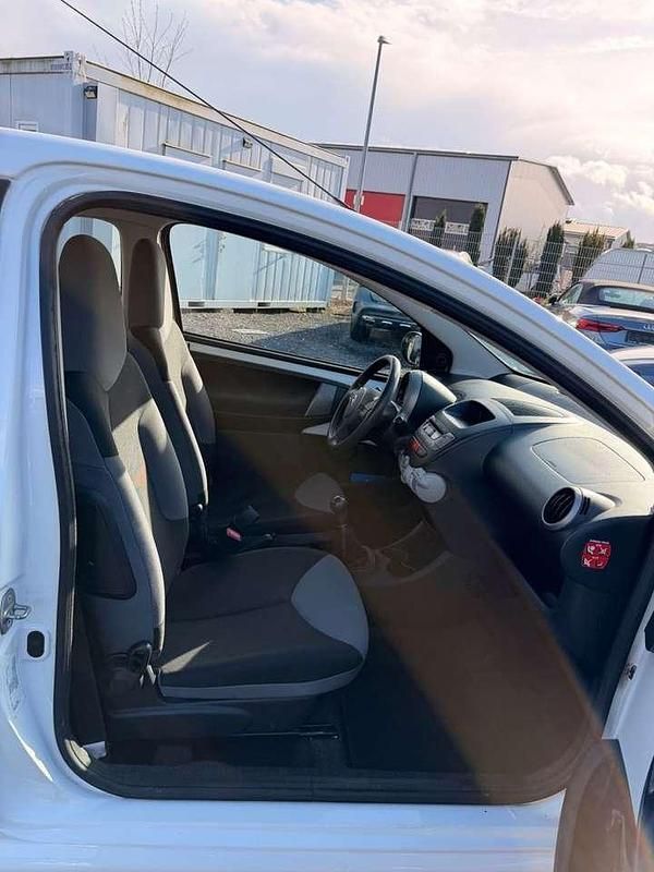 Gebraucht Citroën C1 Attraction 68 PS (50 kW) 2013 Weiß Kleinwagen