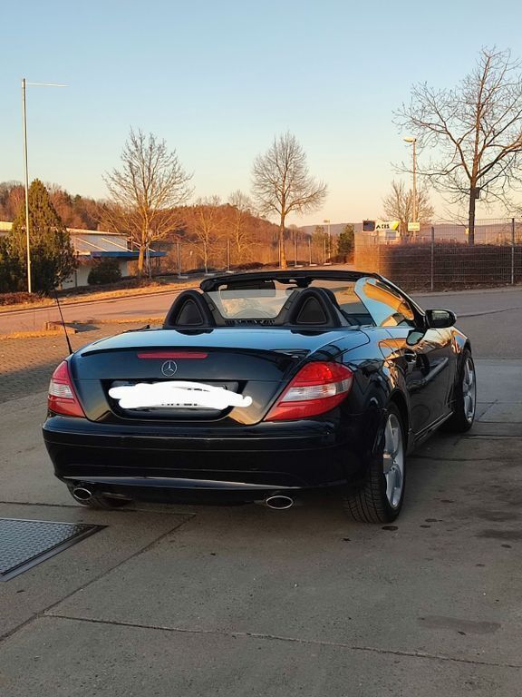 Schwarz Gebraucht 2006 Mercedes SLK280 Cabrio | 12.000 € (Fairer Preis) - Bild 1/3