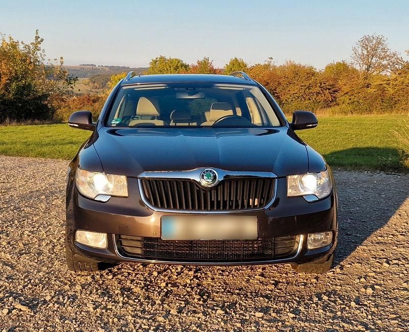 Gebraucht Skoda Superb Elegance 160 PS (117 kW) 2010 Braun Kombi