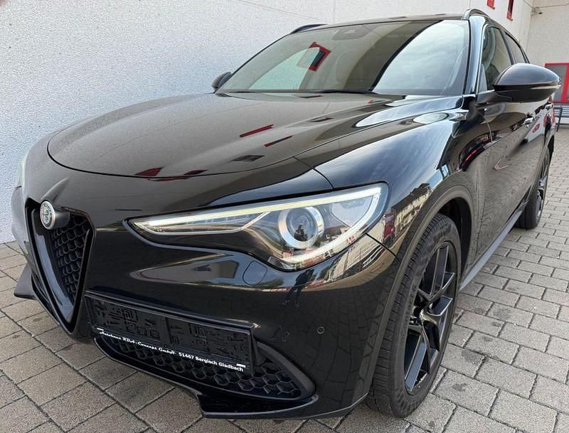 Schwarz Gebraucht 2018 Alfa Romeo Stelvio SUV | 14.490 € (Fairer Preis) - Bild 1/4