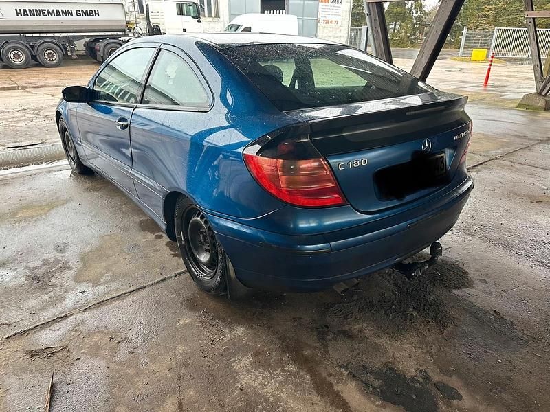 Gebraucht Mercedes C180 142 PS (104 kW) 2003 Blau Coupé