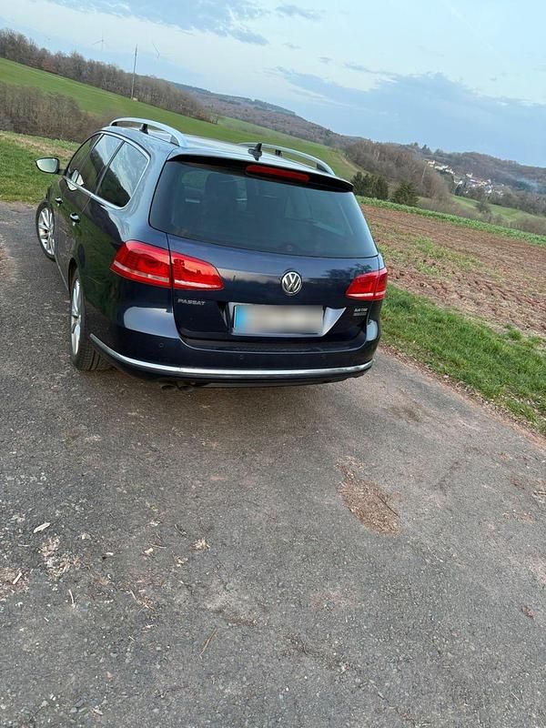 Gebraucht VW Passat Highline 170 PS (125 kW) 2011 Blau Kombi