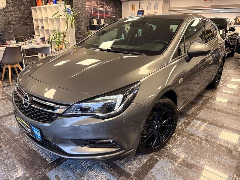 Grau Gebraucht 2016 Opel Astra Dynamic Limousine | 9.450 € (Fairer Preis) - Bild 1/4