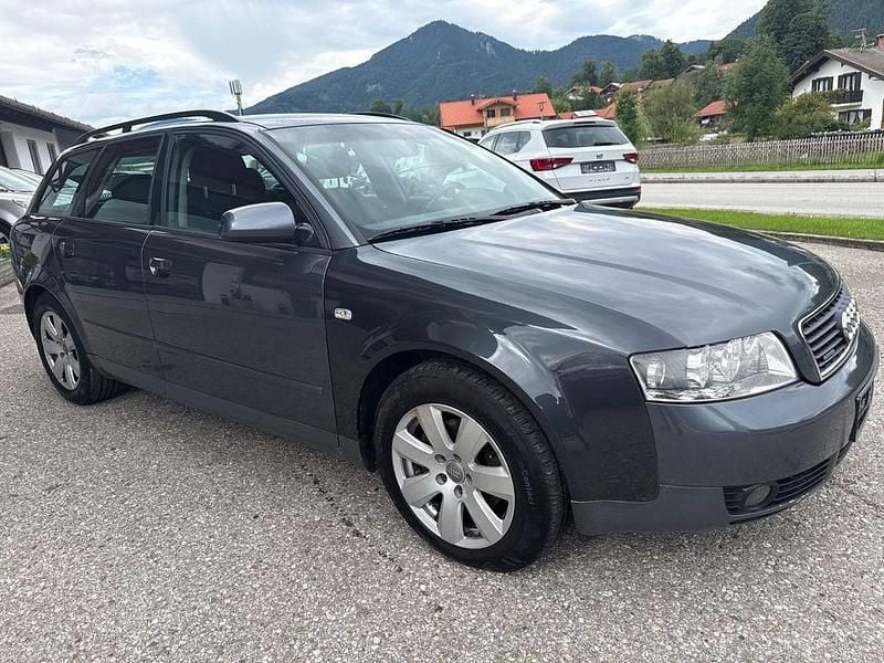 Grau Gebraucht 2002 Audi A4 Kombi | 1.299 € (Superpreis) - Bild 1/4