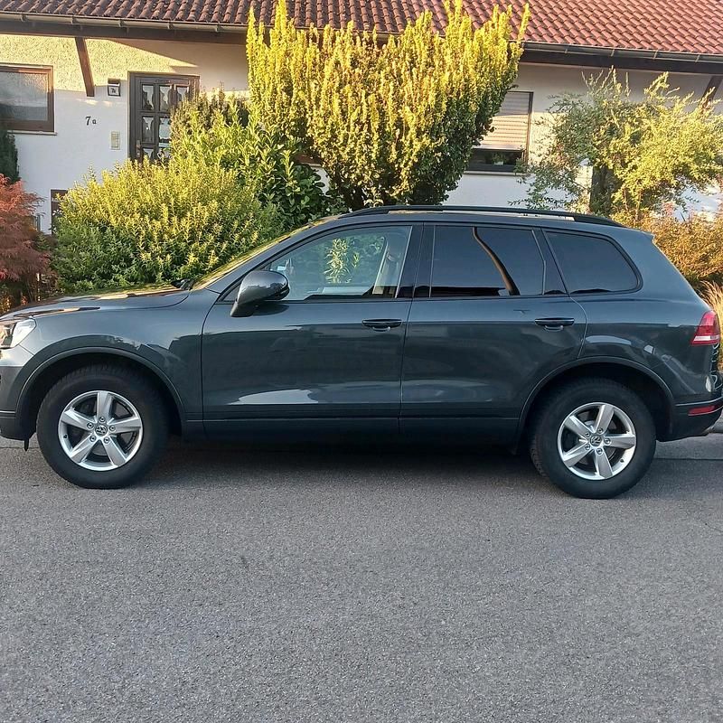 Grau Gebraucht 2015 VW Touareg SUV | 16.900 € (Superpreis) - Bild 1/4