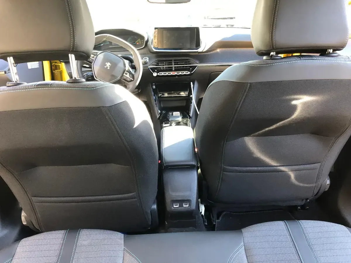 Gebraucht Peugeot e-208 Allure 100 kW (136 PS) 2023 Gelb Kleinwagen