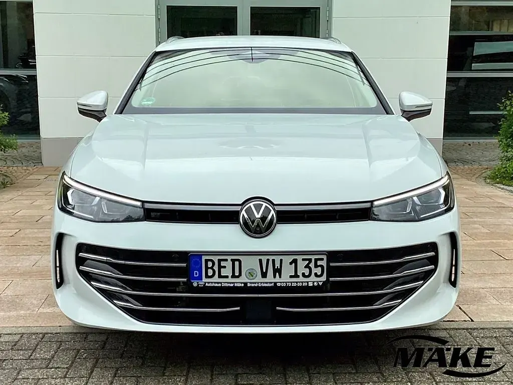 Gebraucht VW Passat Elegance 150 PS (110 kW) 2026 Pure white Kombi