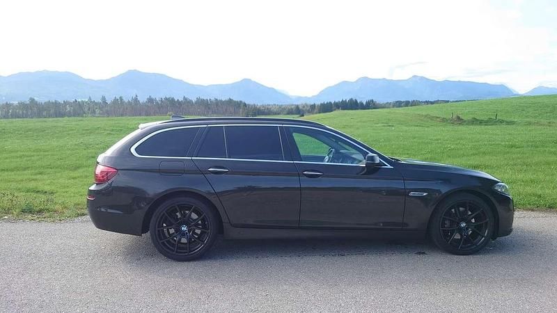 Gebraucht BMW 530 258 PS (189 kW) 2016 Braun Kombi