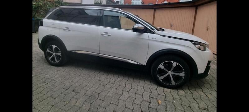 Weiß Gebraucht 2018 Peugeot 5008 GT Van / Kleinbus | 24.000 € (Etwas zu teuer) - Bild 1/1