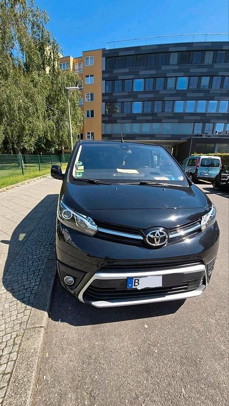 Schwarz Gebraucht 2018 Toyota Proace Verso Kombi | 25.000 € (Guter Preis) - Bild 1/4