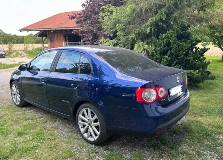 Occasion VW Jetta 105 ch (77 kW) 2008 Bleue Berline