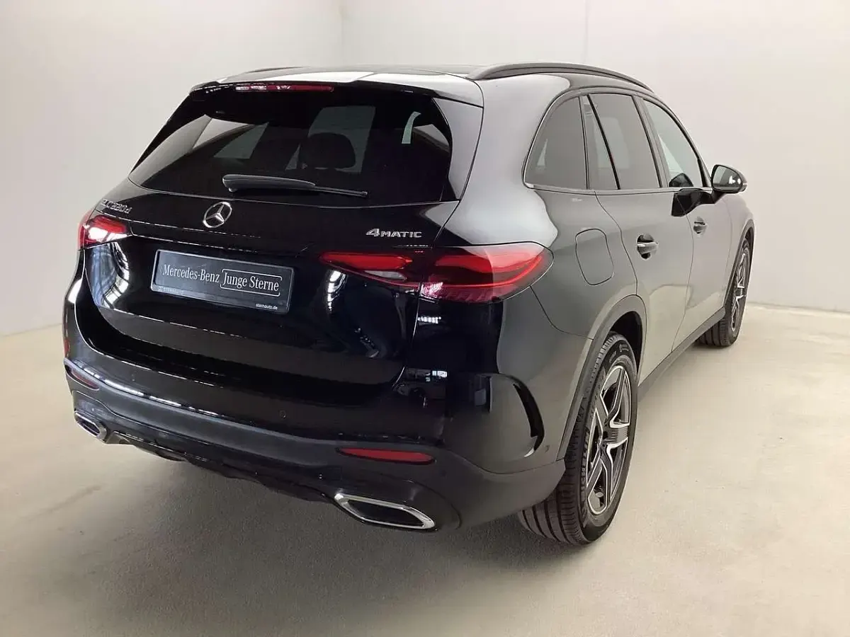 Gebraucht Mercedes GLC220 AMG 197 PS (144 kW) 2025 Unilack schwarz SUV