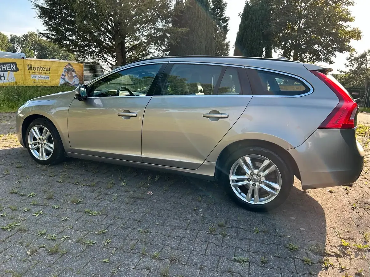 Gebraucht Volvo V60 163 PS (119 kW) 2012 Grau Kombi