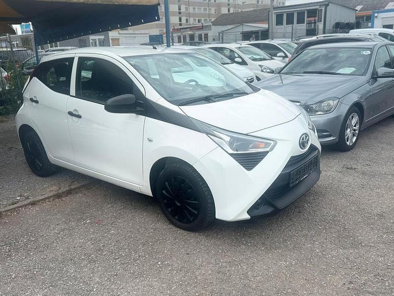 Gebraucht Toyota Aygo X-play 72 PS (52 kW) 2020 Weiß Kleinwagen