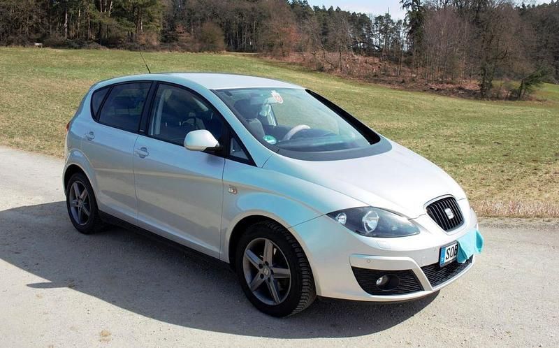 Silber Gebraucht 2014 Seat Altea Reference Van / Kleinbus | 7.700 € (Teuer) - Bild 1/4