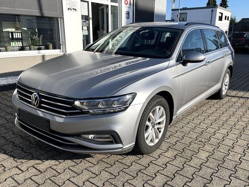 Silber Gebraucht 2022 VW Passat Business Kombi | 16.980 € (Superpreis) - Bild 1/3