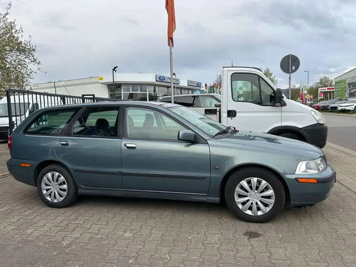 Gebraucht Volvo V40 Comfort 122 PS (89 kW) 2003 Blau Kombi