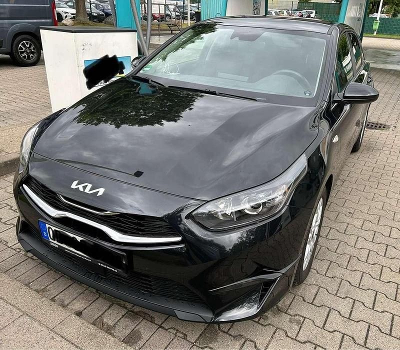 Schwarz Gebraucht 2023 Kia Ceed Vision Limousine | 21.200 € (Superpreis) - Bild 1/4