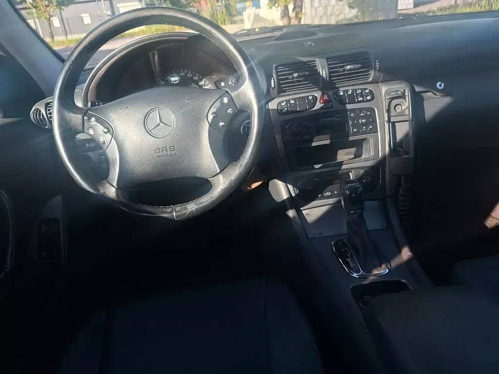 Gebraucht Mercedes C320 Avantgarde 218 PS (160 kW) 2001 Violet Limousine