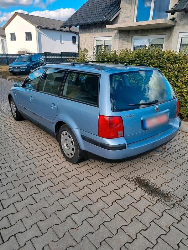 Gebraucht VW Passat 101 PS (74 kW) 2000 Blau Kombi