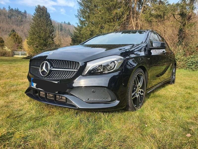 Schwarz Gebraucht 2018 Mercedes A200 Limousine | 12.900 € (Fairer Preis) - Bild 1/4