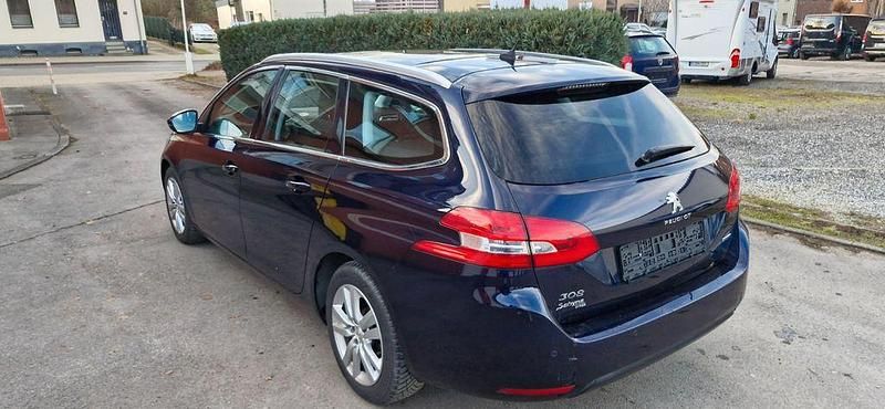 Gebraucht Peugeot 308 SW Allure 120 PS (88 kW) 2016 Blauschwarz Kombi