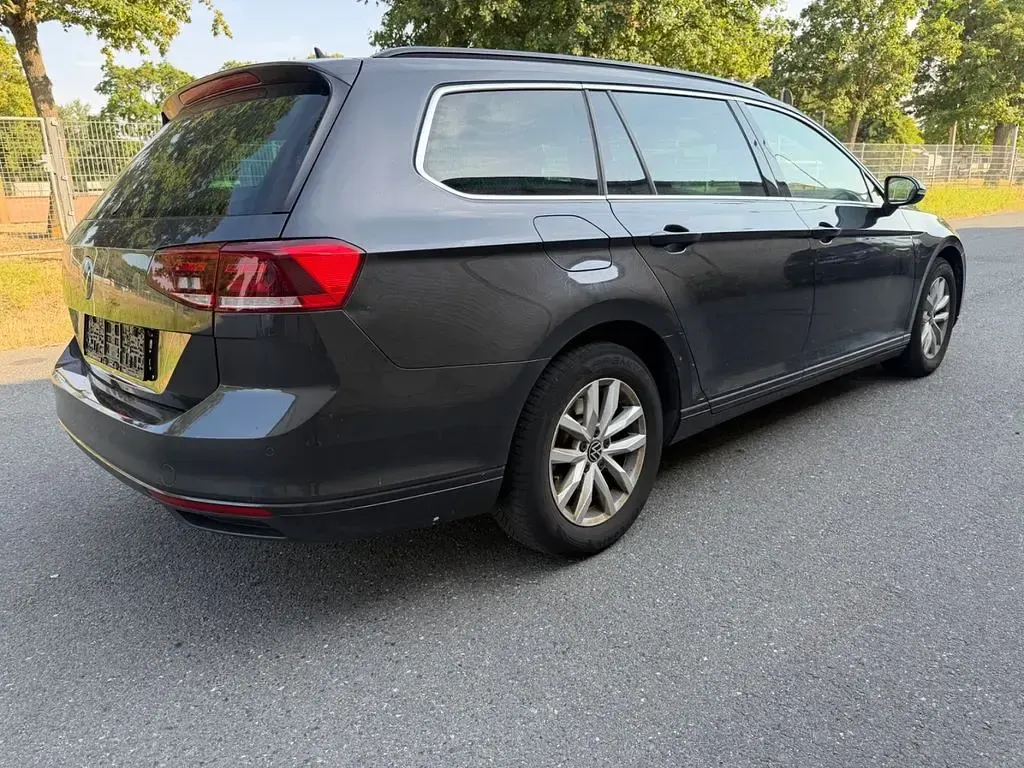 Gebraucht VW Passat Business 150 PS (110 kW) 2021 Grau Kombi