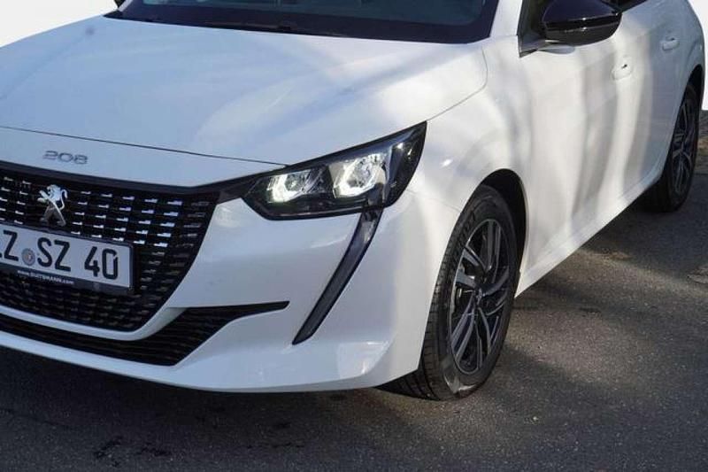 Gebraucht Peugeot 208 Allure 102 PS (75 kW) 2023 Weiß Kleinwagen