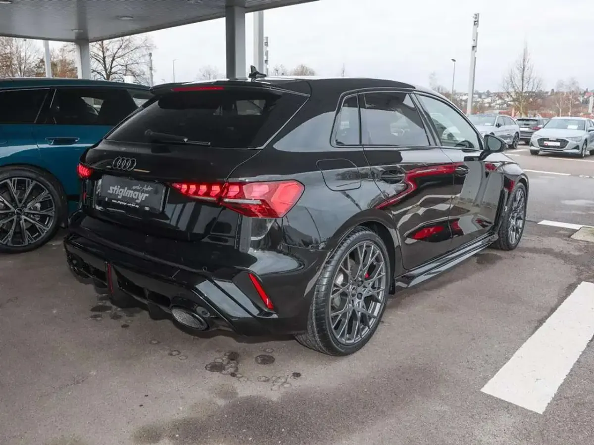 Gebraucht Audi RS3 Sport 400 PS (294 kW) 2026 Mythosschwarz metallic Limousine