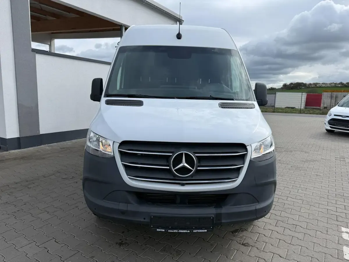 Używany Mercedes Sprinter 190 KM (139 kW) 2021 Biały Van