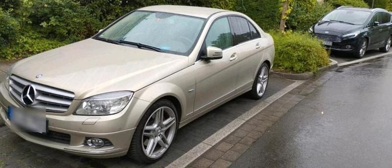 Gold Gebraucht 2010 Mercedes 190 AMG Limousine | 10.600 € - Bild 1/4