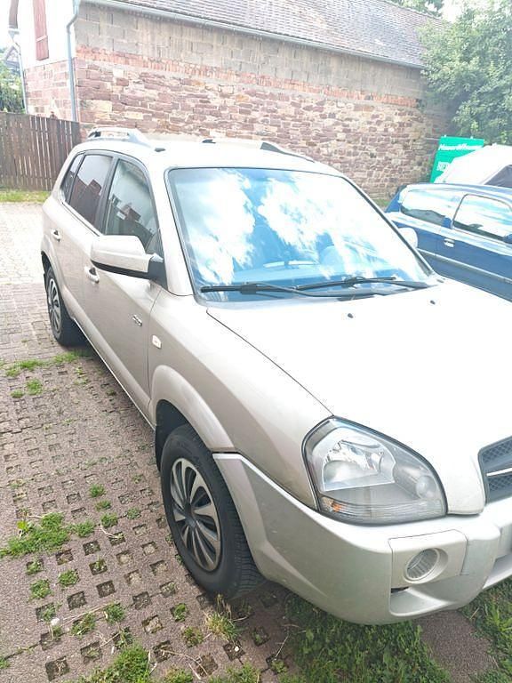 Grau Gebraucht 2005 Hyundai Tucson GLS SUV | 2.800 € (Superpreis) - Bild 1/4