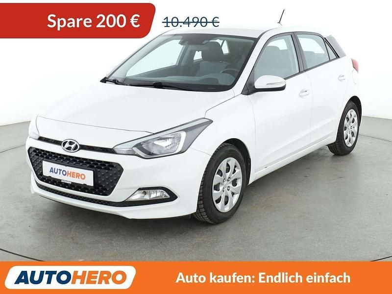 Weiß Gebraucht 2016 Hyundai i20 Trend Limousine | 10.290 € (Fairer Preis) - Bild 1/3