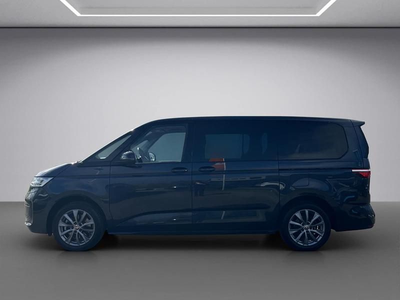 Gebraucht VW Multivan Life 150 PS (110 kW) 2023 Starlight blue Van / Kleinbus