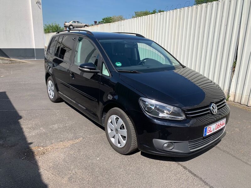 Gebraucht VW Touran Comfortline 140 PS (102 kW) 2014 Schwarz Van / Kleinbus