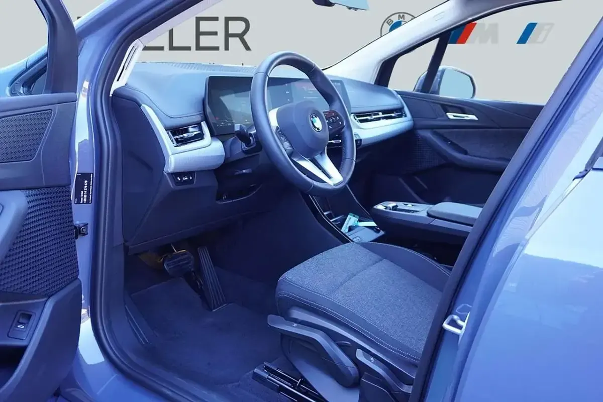 Gebraucht BMW 220 Active Tourer 170 PS (125 kW) 2025 Sparkling kupfergrau Van / Kleinbus