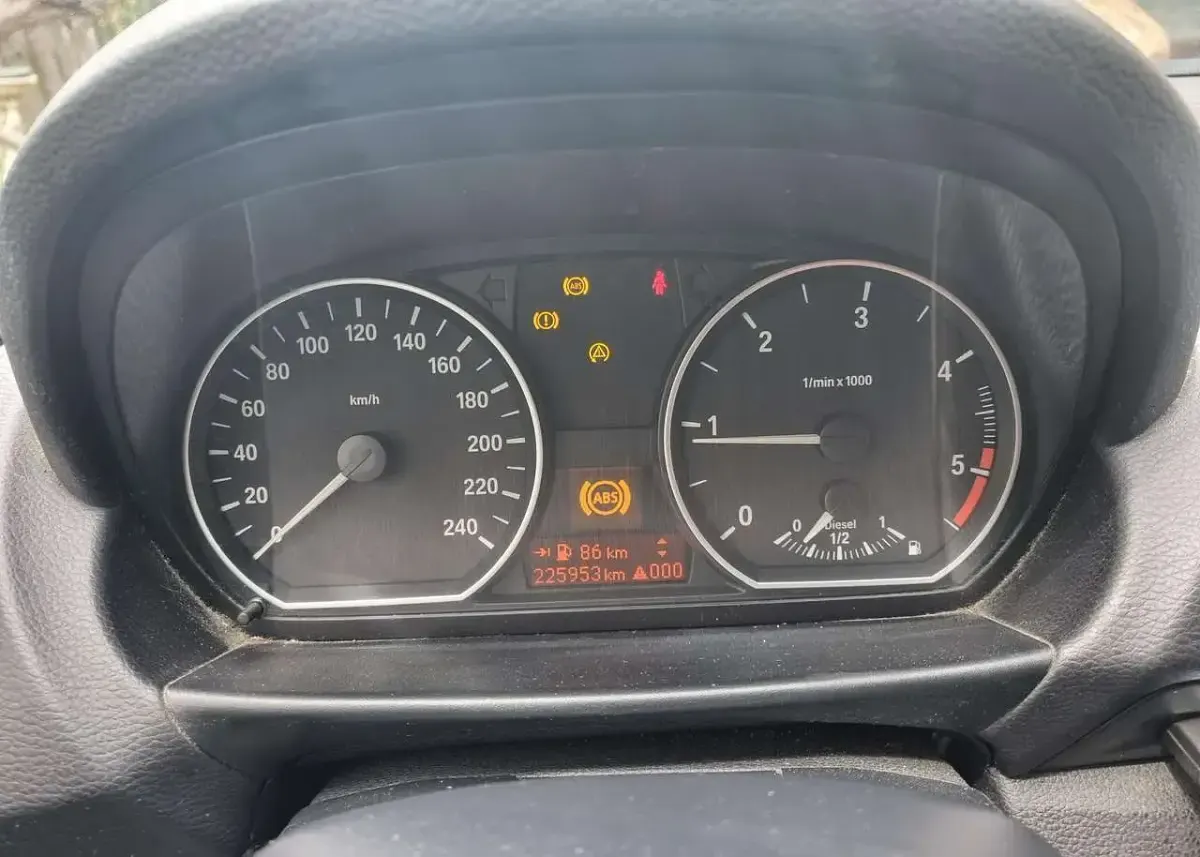 Usata BMW 118 143 CV (105 kW) 2009 Argento Utilitaria