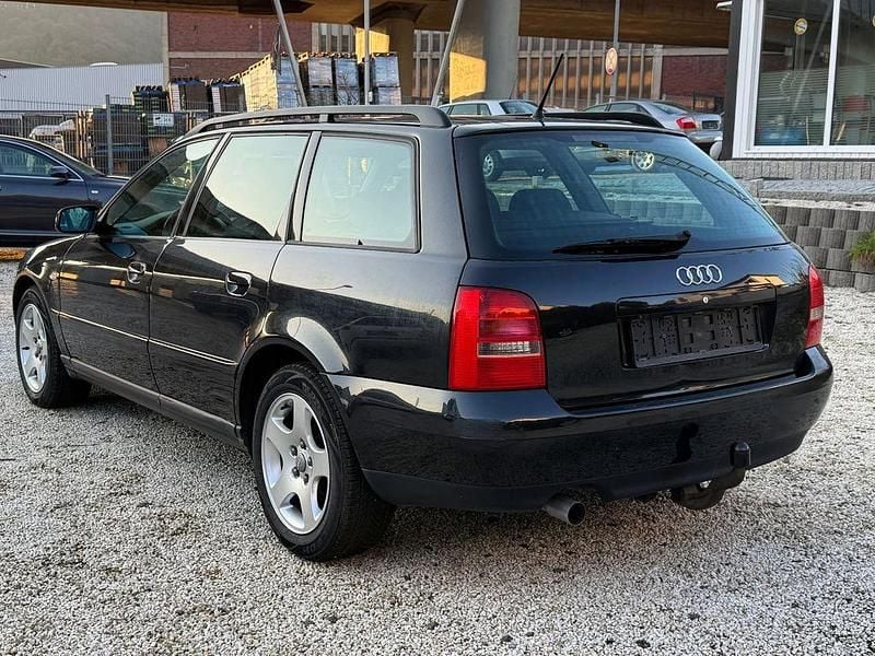 Gebraucht Audi A4 Ambiente 125 PS (91 kW) 2000 Schwarz Kombi