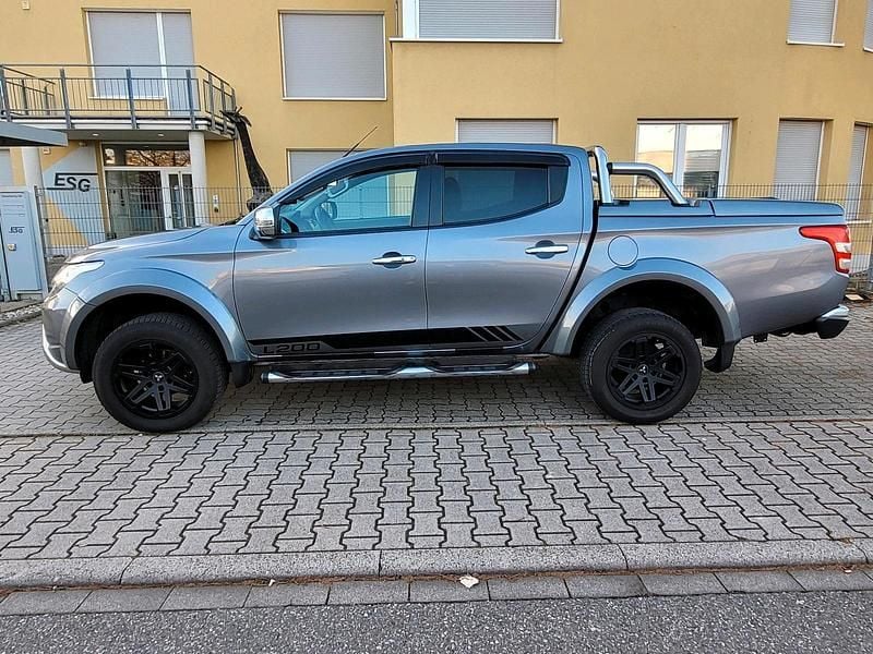 Gebraucht Mitsubishi L200 181 PS (133 kW) 2017 Grau Pickup