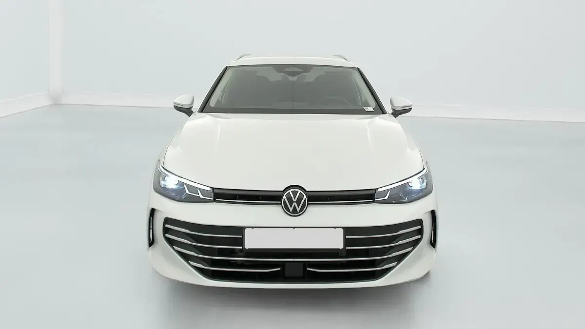 Gebraucht VW Passat Life 150 PS (110 kW) 2025 Blanc oryx Kombi