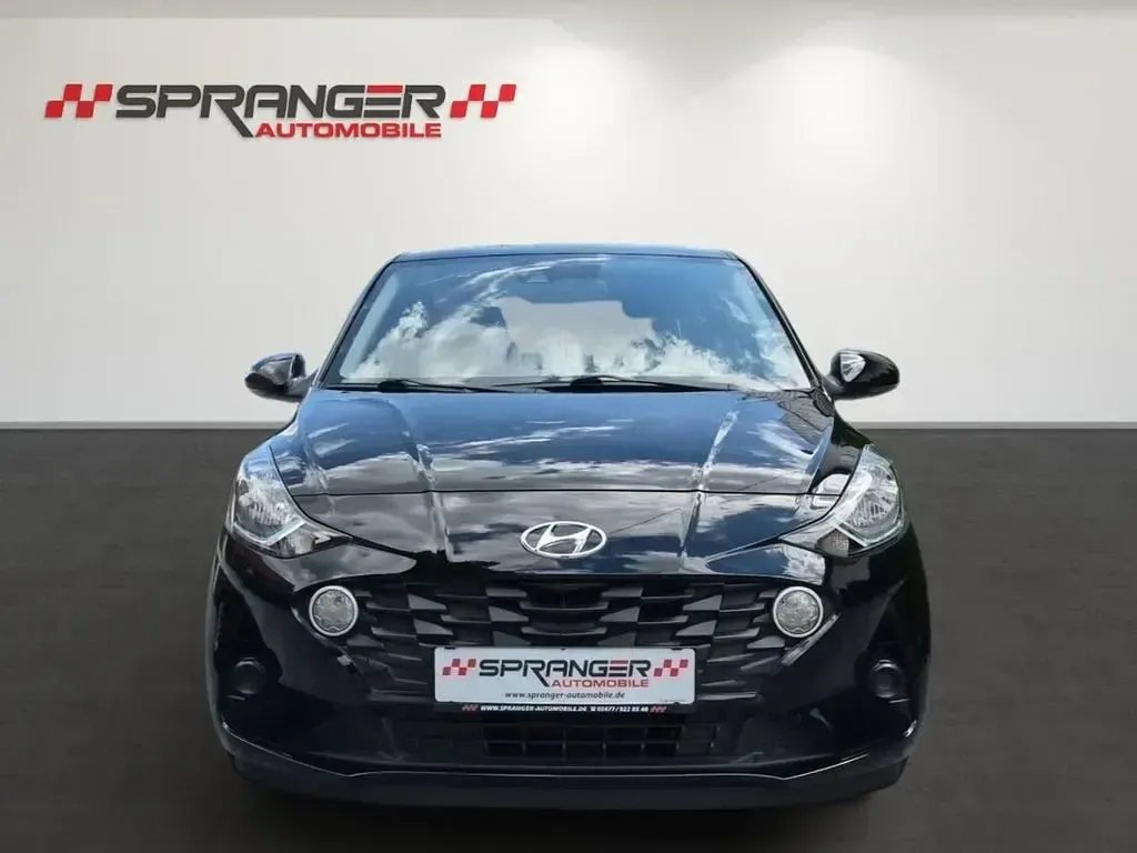 Gebraucht Hyundai i10 Trend 84 PS (61 kW) 2022 Phantom black / met Kleinwagen