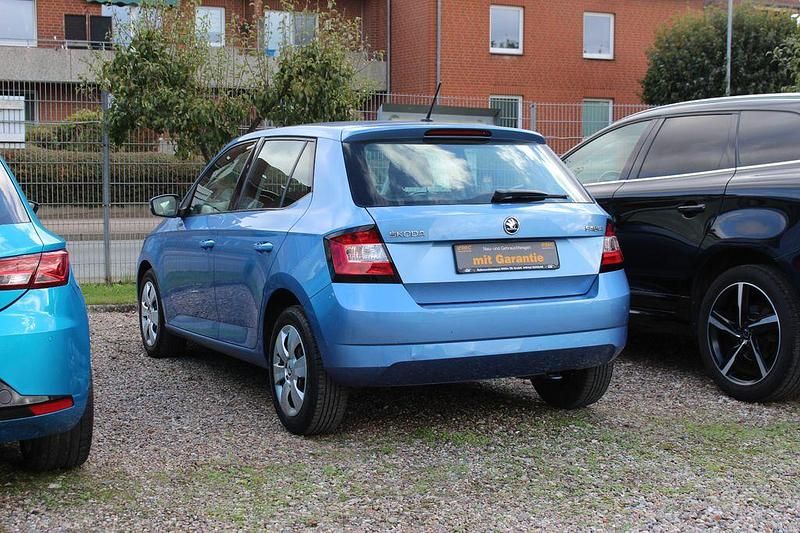 Gebraucht Skoda Fabia Active 60 PS (44 kW) 2015 Blau Kleinwagen