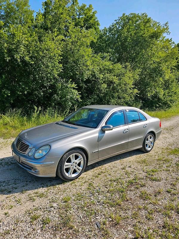 Gebraucht 2003 Mercedes E220 Limousine | 4.999 € (Etwas zu teuer) - Bild 1/4