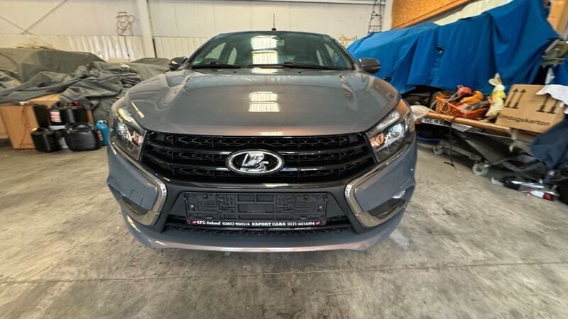 Violet Gebraucht 2018 Lada Vesta Limousine | 3.333 € (Superpreis) - Bild 1/4