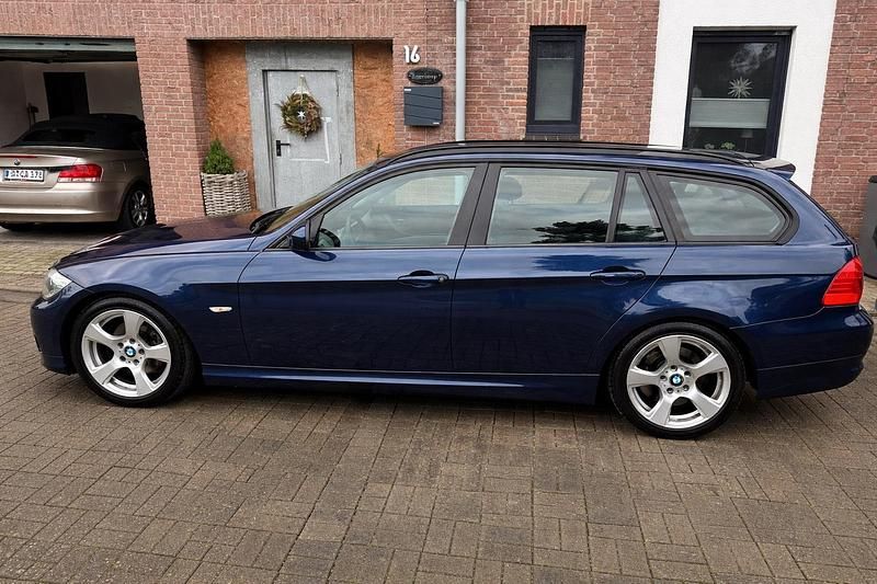 Gebraucht BMW 318 143 PS (105 kW) 2012 Blau Kombi