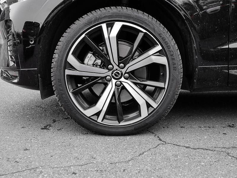 Gebraucht Volvo XC60 Ultimate 250 PS (183 kW) 2023 Schwarz SUV