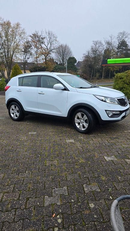 Weiß Gebraucht 2013 Kia Sportage SUV | 7.999 € (Guter Preis) - Bild 1/4